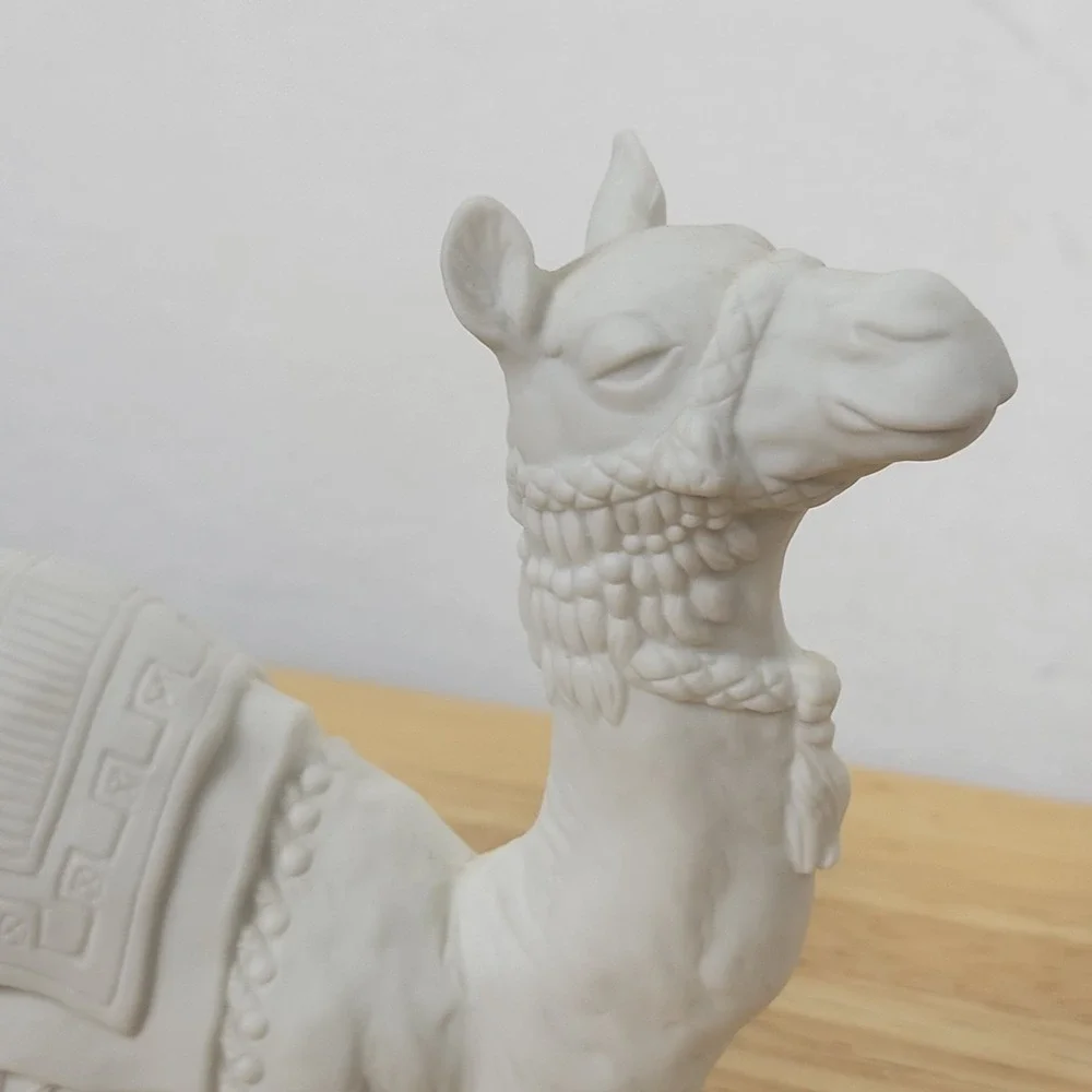 Avon Nativity Camel Figurine‎ 1984 White Bisque Porcelain Christmas Decor
